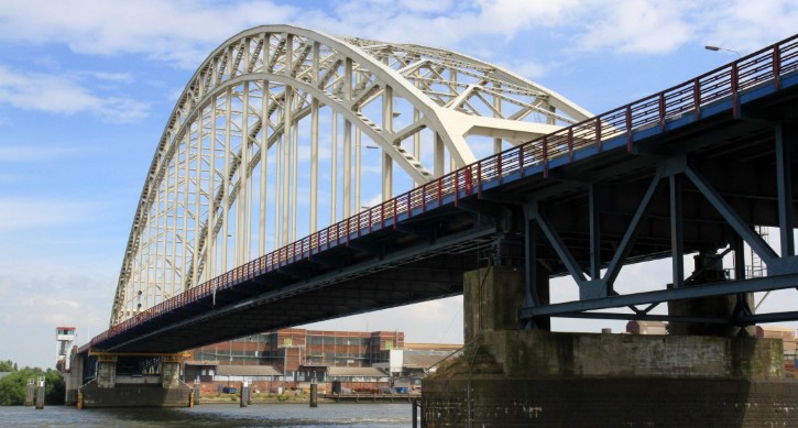 Stalen boogbrug binnen de projectervaring bij Rijkswaterstaat GPO